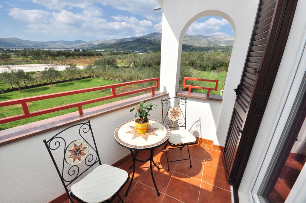 Apartments Zizic Kaštela Стая снимка
